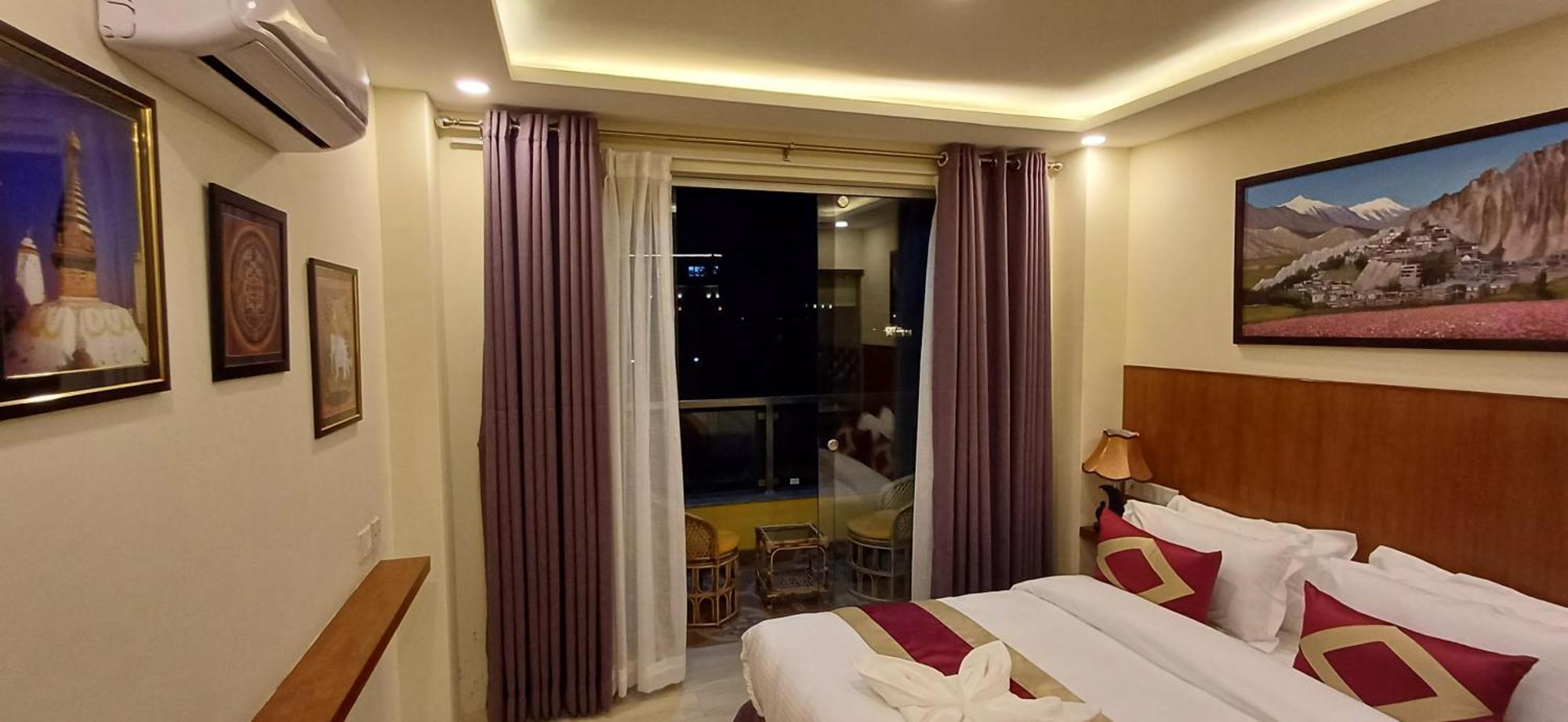 Hotel Yakroo Manang Katmandu Zewnętrze zdjęcie