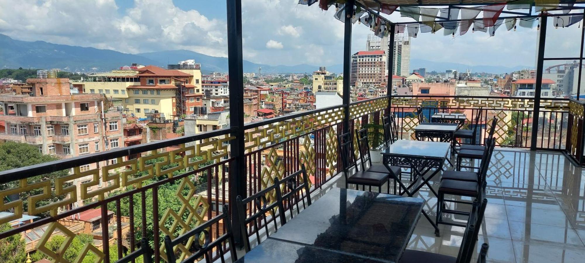 Hotel Yakroo Manang Katmandu Zewnętrze zdjęcie