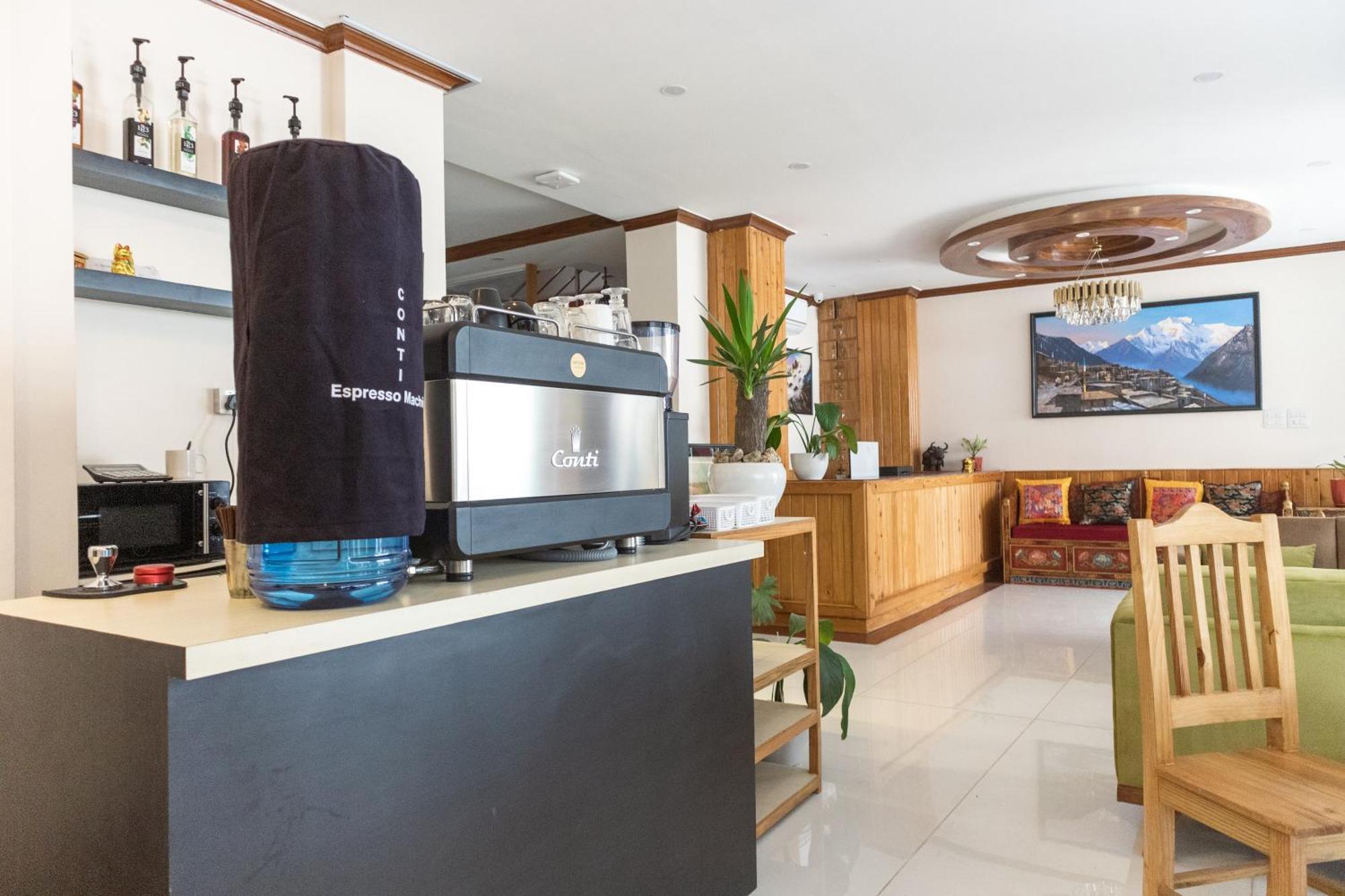 Hotel Yakroo Manang Katmandu Zewnętrze zdjęcie