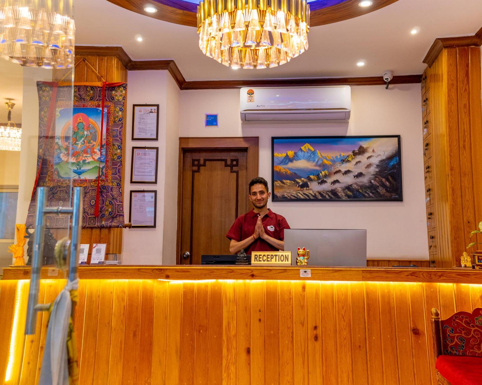Hotel Yakroo Manang Katmandu Zewnętrze zdjęcie